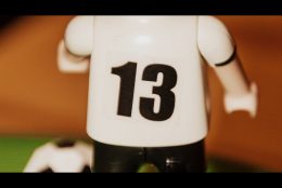 Dringend gesucht: Mittelstürmer, männlich, deutsch