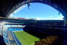 Wie lang oder breit ist ein Fußballfeld?